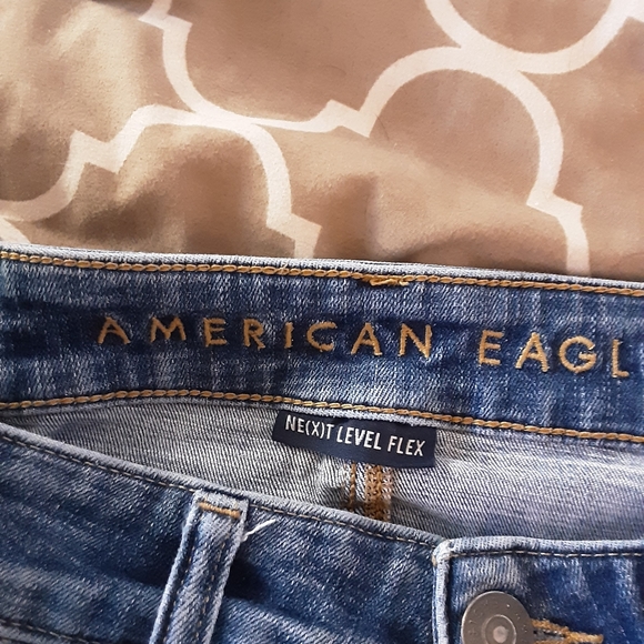 Womens AMERICAN EAGLE `faded distressed jeans - Picture 7 of 8